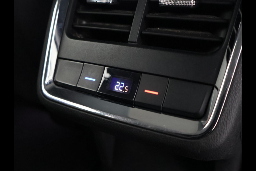 Škoda ENYAQ iV 60 FIRST EDITION + CHRYSTAL LIGHTNING | 21 INCH | ADAPTIVE CRUISE | MEMORY | SFEERVERLICHTING