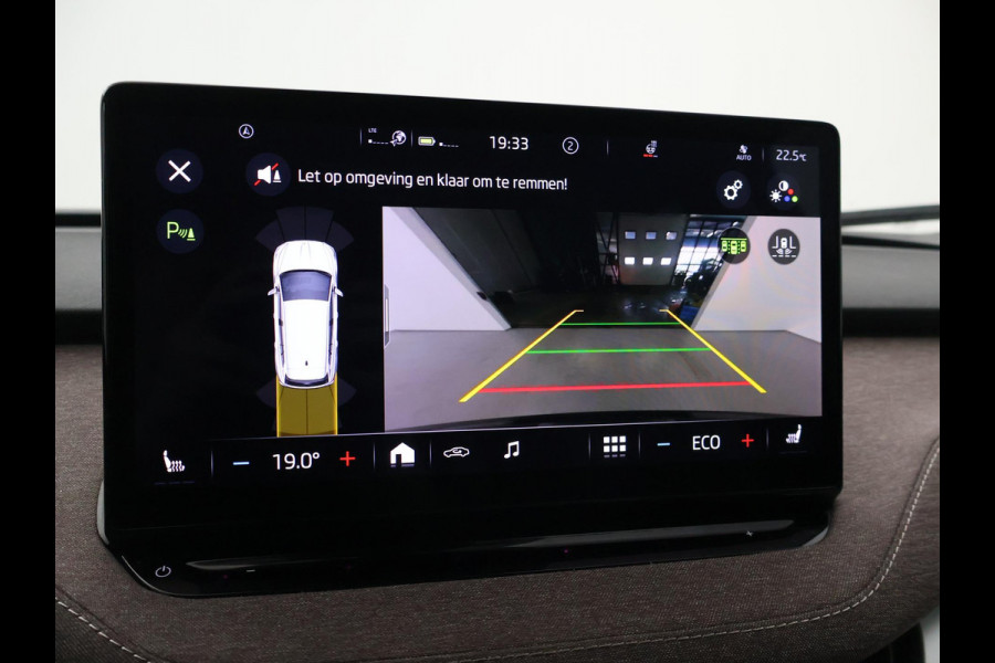 Škoda ENYAQ iV 60 FIRST EDITION + CHRYSTAL LIGHTNING | 21 INCH | ADAPTIVE CRUISE | MEMORY | SFEERVERLICHTING