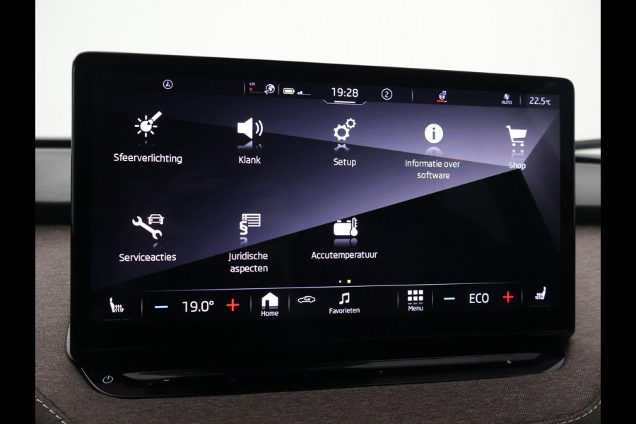 Škoda ENYAQ iV 60 FIRST EDITION + CHRYSTAL LIGHTNING | 21 INCH | ADAPTIVE CRUISE | MEMORY | SFEERVERLICHTING