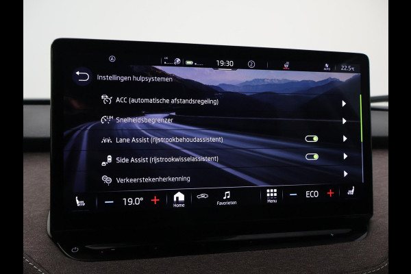 Škoda ENYAQ iV 60 FIRST EDITION + CHRYSTAL LIGHTNING | 21 INCH | ADAPTIVE CRUISE | MEMORY | SFEERVERLICHTING