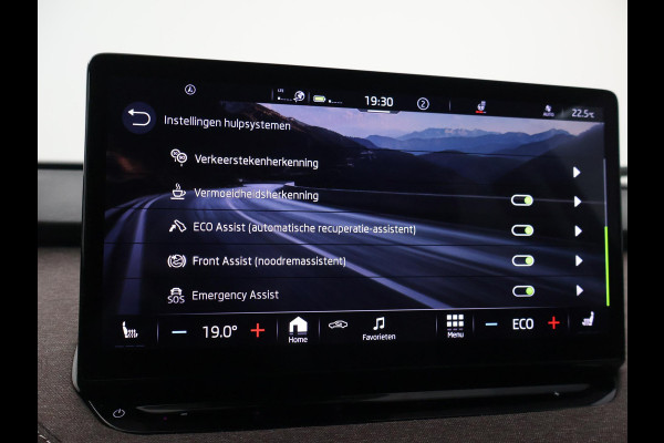 Škoda ENYAQ iV 60 FIRST EDITION + CHRYSTAL LIGHTNING | 21 INCH | ADAPTIVE CRUISE | MEMORY | SFEERVERLICHTING