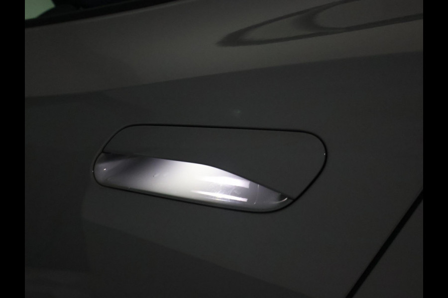 Volkswagen ID.4 PRO 77 kWh 204 PK MOONSTONE GREY + CAMERA | ADAPTIVE CRUISE | SFEER | STOELVERWARMING