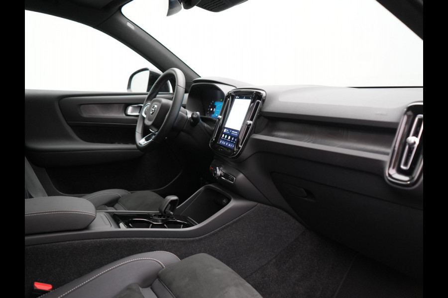 Volvo XC40 Ultimate Recharge Pure 70 kWh 231pk Dealer O.H. | Trekhaak Af Fabriek | Panodak | Adaptive Cruise | 360 Camera | Harman / Kardon | Alcantara Sportstoelen Memory & Verwarmd | Keyless | Blis | Apple Carplay | Google Assistent | DAB |