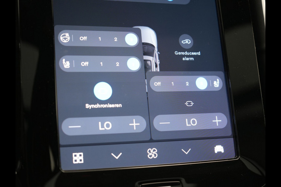 Volvo XC40 Ultimate Recharge Pure 70 kWh 231pk Dealer O.H. | Trekhaak Af Fabriek | Panodak | Adaptive Cruise | 360 Camera | Harman / Kardon | Alcantara Sportstoelen Memory & Verwarmd | Keyless | Blis | Apple Carplay | Google Assistent | DAB |