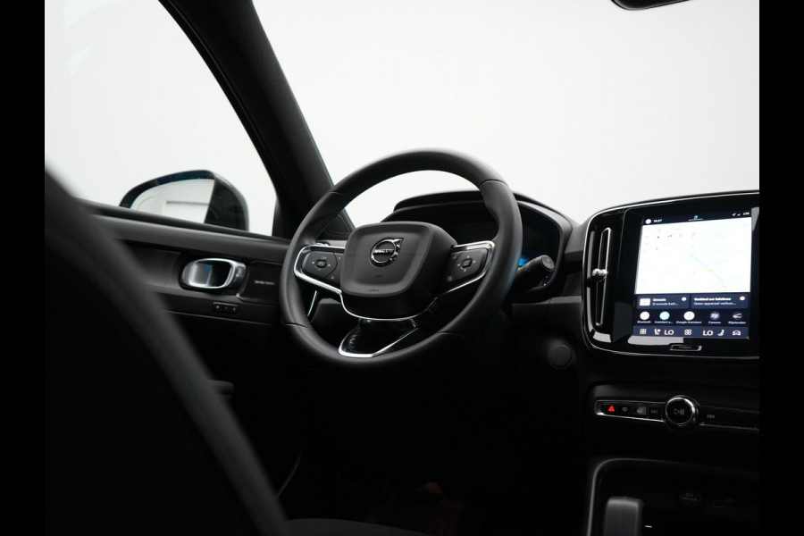 Volvo XC40 Ultimate Recharge Pure 70 kWh 231pk Dealer O.H. | Trekhaak Af Fabriek | Panodak | Adaptive Cruise | 360 Camera | Harman / Kardon | Alcantara Sportstoelen Memory & Verwarmd | Keyless | Blis | Apple Carplay | Google Assistent | DAB |