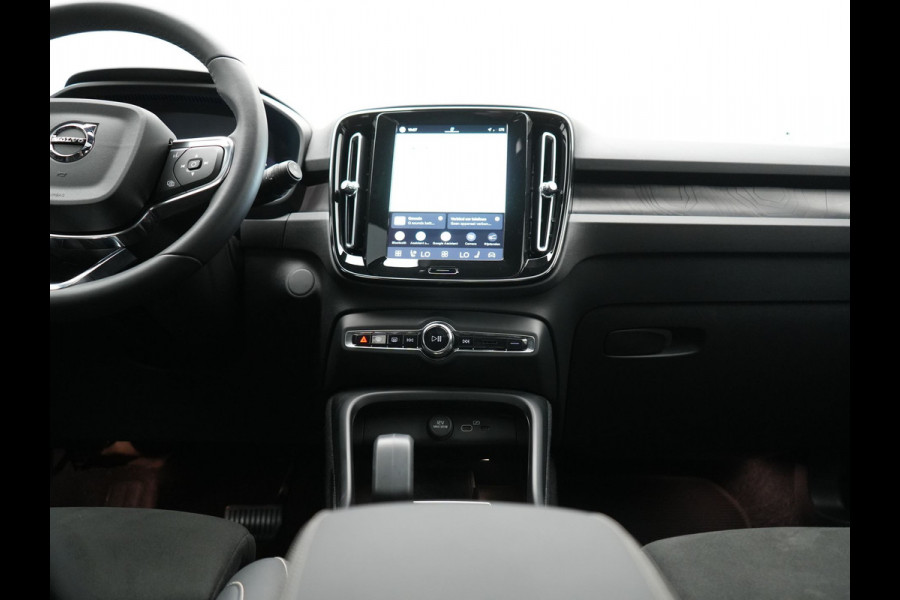 Volvo XC40 Ultimate Recharge Pure 70 kWh 231pk Dealer O.H. | Trekhaak Af Fabriek | Panodak | Adaptive Cruise | 360 Camera | Harman / Kardon | Alcantara Sportstoelen Memory & Verwarmd | Keyless | Blis | Apple Carplay | Google Assistent | DAB |