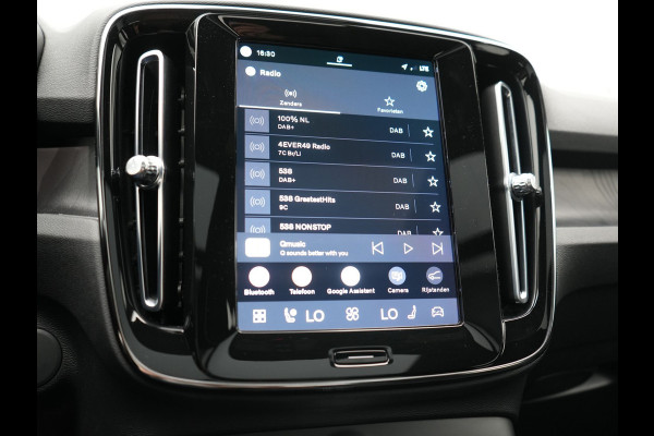 Volvo XC40 Ultimate Recharge Pure 70 kWh 231pk Dealer O.H. | Trekhaak Af Fabriek | Panodak | Adaptive Cruise | 360 Camera | Harman / Kardon | Alcantara Sportstoelen Memory & Verwarmd | Keyless | Blis | Apple Carplay | Google Assistent | DAB |