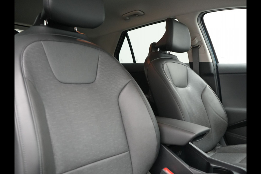 Kia Niro 1.6 GDi ExecutiveLine PHEV 182pk Dealer O.H. | Adaptive Cruise | Head Up | Camera | Harman / Kardon | Lederen Sportstoelen Ventilatie & Memory | Keyless | Blis | Stoelen & Stuur Verwarmd | Sfeerverlichting | Navigatie | DAB | Plug In Hybrid |