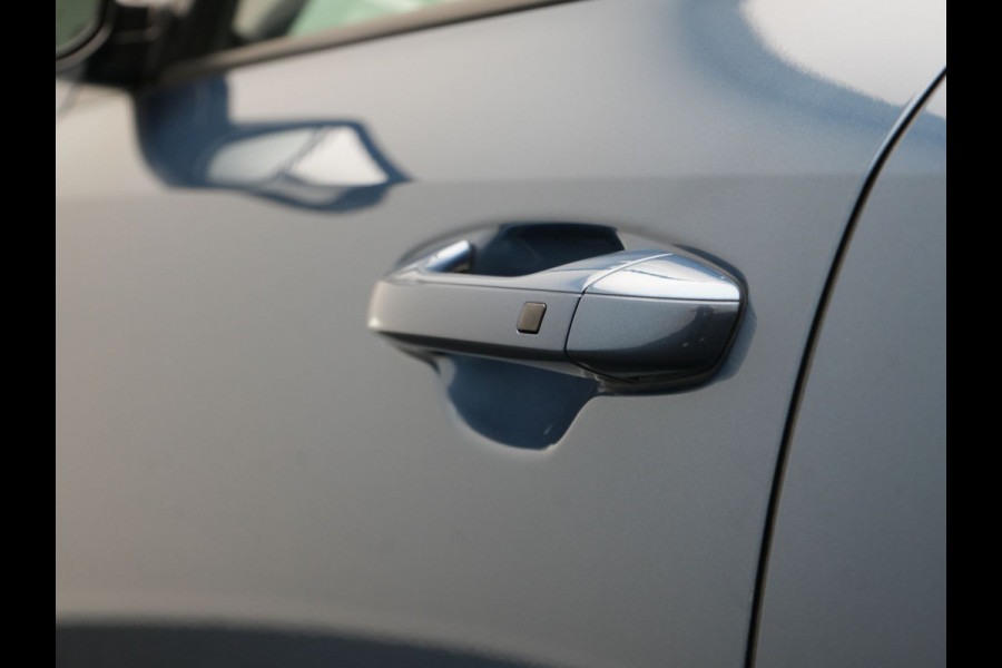 Kia Niro 1.6 GDi ExecutiveLine PHEV 182pk Dealer O.H. | Adaptive Cruise | Head Up | Camera | Harman / Kardon | Lederen Sportstoelen Ventilatie & Memory | Keyless | Blis | Stoelen & Stuur Verwarmd | Sfeerverlichting | Navigatie | DAB | Plug In Hybrid |