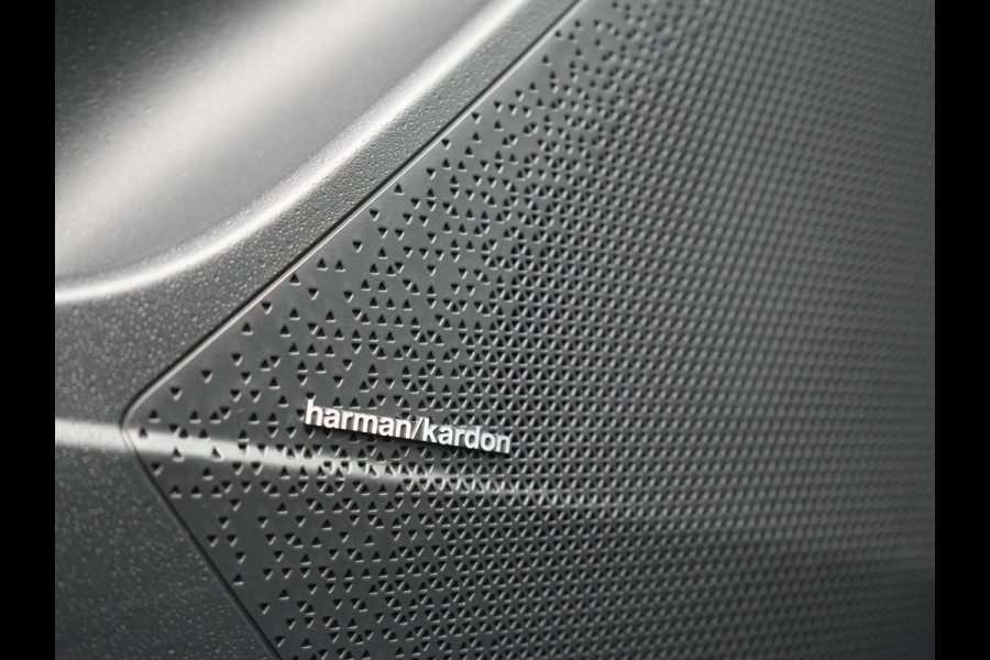 Kia Niro 1.6 GDi ExecutiveLine PHEV 182pk Dealer O.H. | Adaptive Cruise | Head Up | Camera | Harman / Kardon | Lederen Sportstoelen Ventilatie & Memory | Keyless | Blis | Stoelen & Stuur Verwarmd | Sfeerverlichting | Navigatie | DAB | Plug In Hybrid |