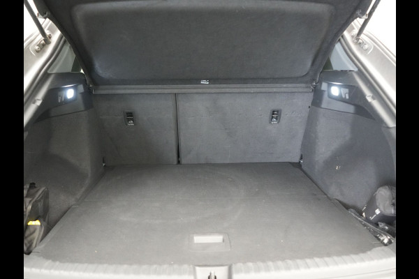 Audi Q4 e-tron 45 Quattro Edition 77 kWh 265pk Dealer O.H. | Trekhaak Af Fabriek | Stoelverwarming | Navigatie | Lane Assist | Virtual Cockpit | DAB | 19"L.M |