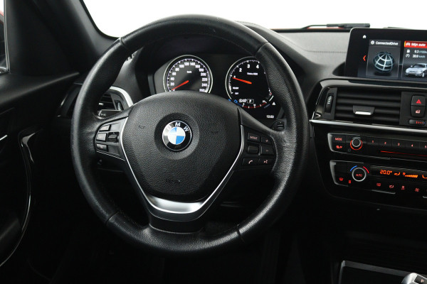 BMW 1-serie 118i Executive Automaat (GROOT-NAVIGATIE, LED, PANORAMADAK, CAMERA, SPORTSTOELEN, GROOTLICHT ASSIST, PDC)