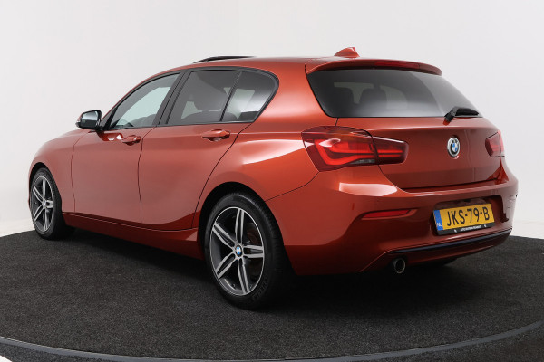 BMW 1-serie 118i Executive Automaat (GROOT-NAVIGATIE, LED, PANORAMADAK, CAMERA, SPORTSTOELEN, GROOTLICHT ASSIST, PDC)
