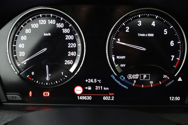 BMW 1-serie 118i Executive Automaat (GROOT-NAVIGATIE, LED, PANORAMADAK, CAMERA, SPORTSTOELEN, GROOTLICHT ASSIST, PDC)