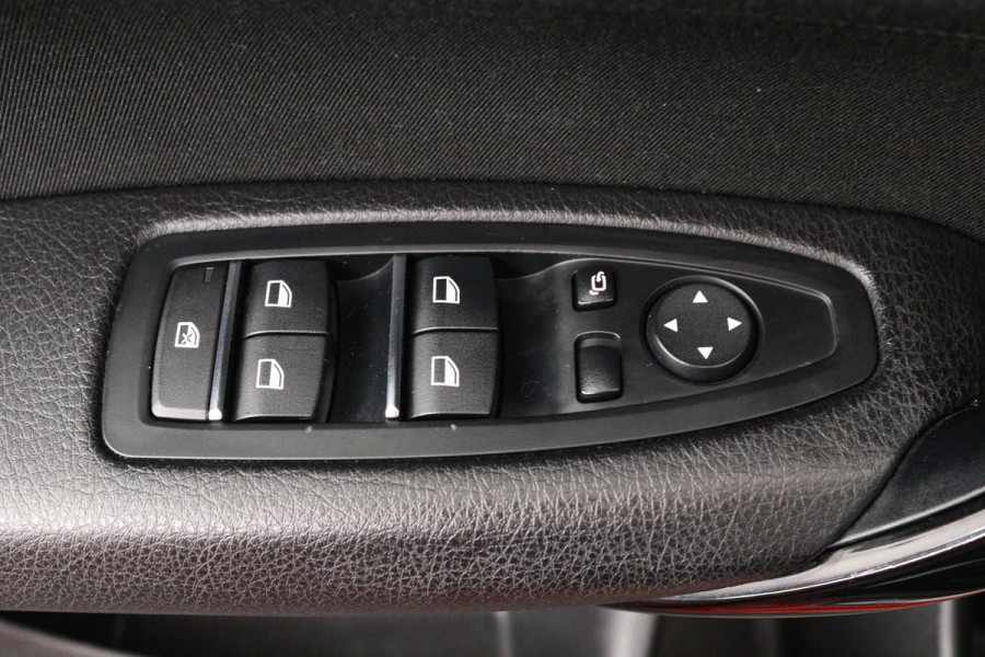 BMW 1-serie 118i Executive Automaat (GROOT-NAVIGATIE, LED, PANORAMADAK, CAMERA, SPORTSTOELEN, GROOTLICHT ASSIST, PDC)