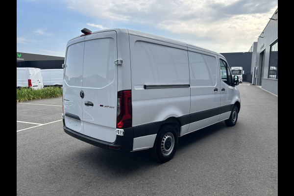 Mercedes-Benz Sprinter 317 CDI L2 H1 LED / 360 Camera / Distronic / MBUX / Navigatiesysteem / Parkeersensoren / Airco / 270 Graden achterdeuren
