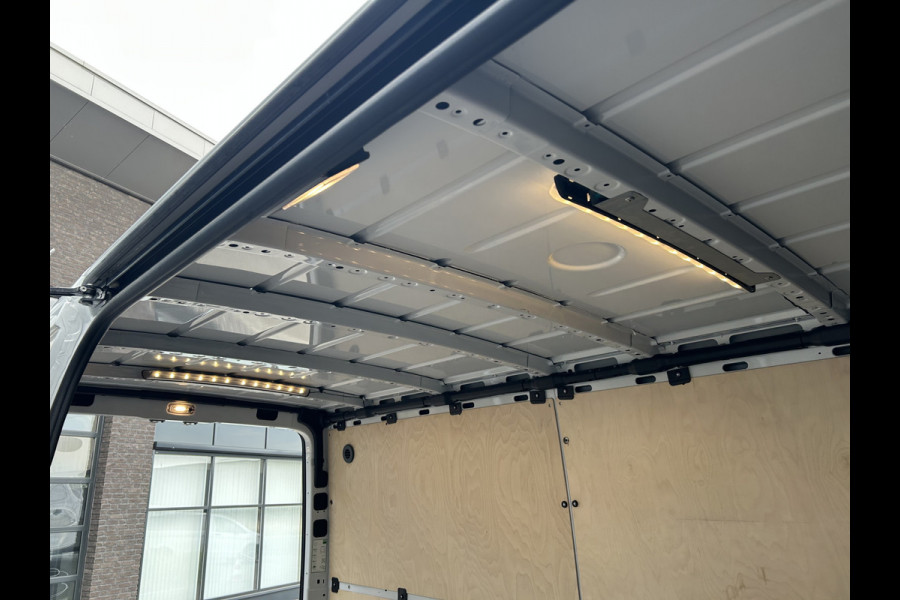 Mercedes-Benz Sprinter 317 CDI L2 H1 LED / 360 Camera / Distronic / MBUX / Navigatiesysteem / Parkeersensoren / Airco / 270 Graden achterdeuren