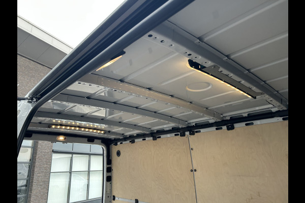 Mercedes-Benz Sprinter 317 CDI L2 H1 LED / 360 Camera / Distronic / MBUX / Navigatiesysteem / Parkeersensoren / Airco / 270 Graden achterdeuren