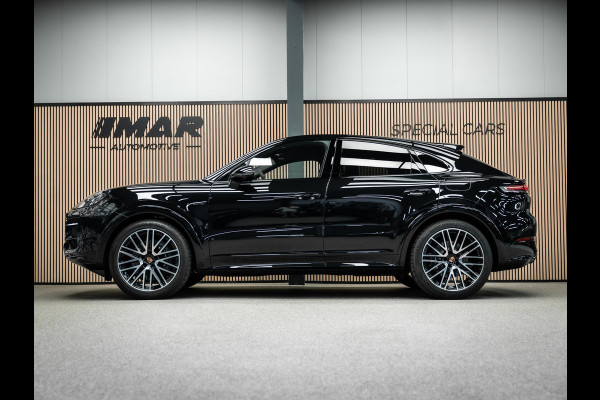 Porsche Cayenne Black edition Meestr. achteras / 22 inch / sportstoelen / 3e scherm / BOSE