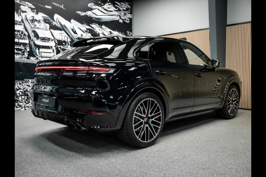 Porsche Cayenne Black edition Meestr. achteras / 22 inch / sportstoelen / 3e scherm / BOSE