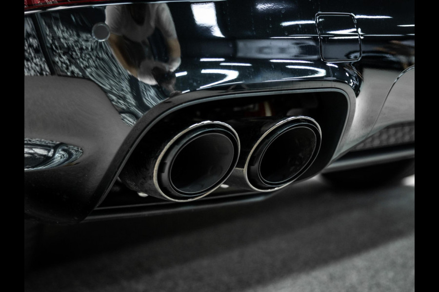 Porsche Cayenne Black edition Meestr. achteras / 22 inch / sportstoelen / 3e scherm / BOSE