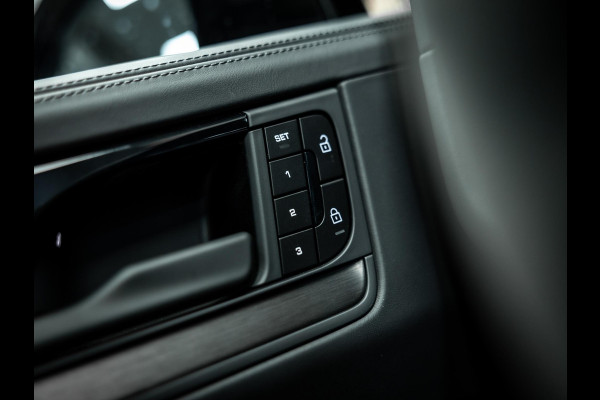 Porsche Cayenne Black edition Meestr. achteras / 22 inch / sportstoelen / 3e scherm / BOSE