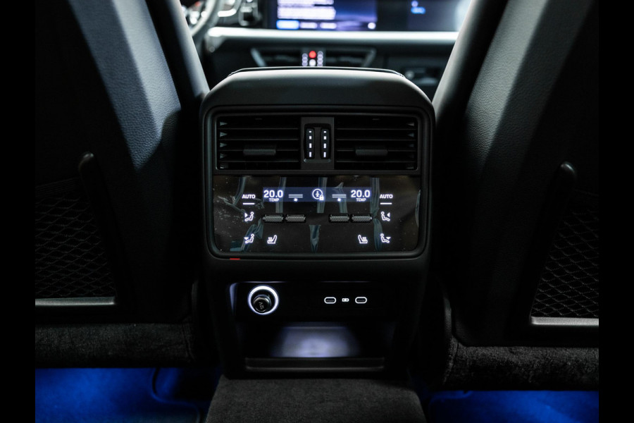 Porsche Cayenne Black edition Meestr. achteras / 22 inch / sportstoelen / 3e scherm / BOSE