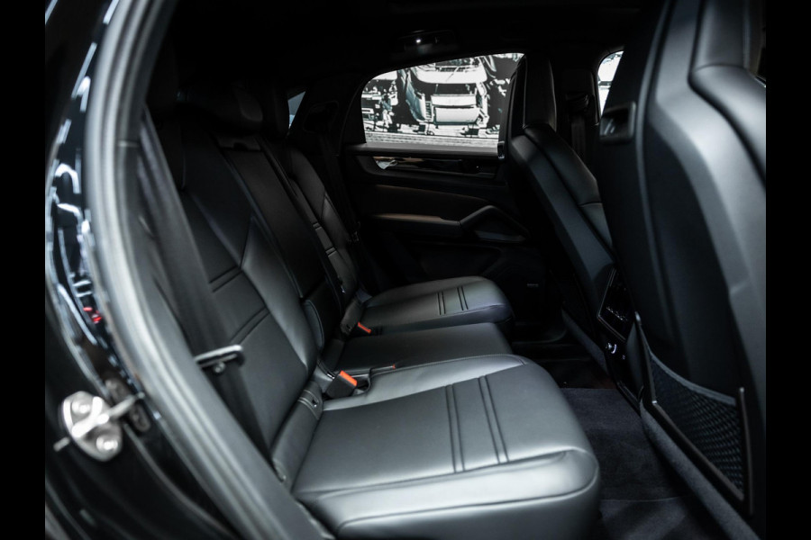 Porsche Cayenne Black edition Meestr. achteras / 22 inch / sportstoelen / 3e scherm / BOSE