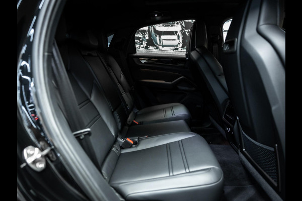 Porsche Cayenne Black edition Meestr. achteras / 22 inch / sportstoelen / 3e scherm / BOSE