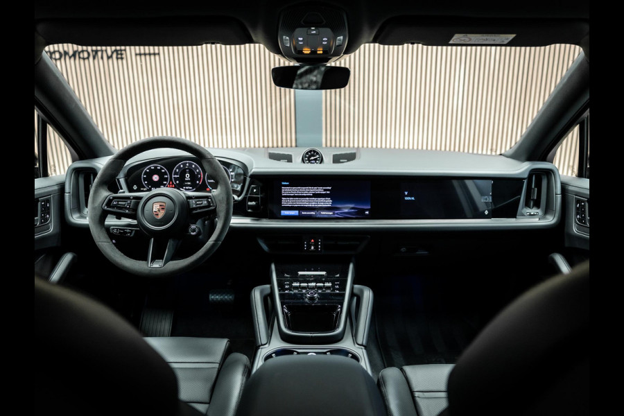 Porsche Cayenne Black edition Meestr. achteras / 22 inch / sportstoelen / 3e scherm / BOSE