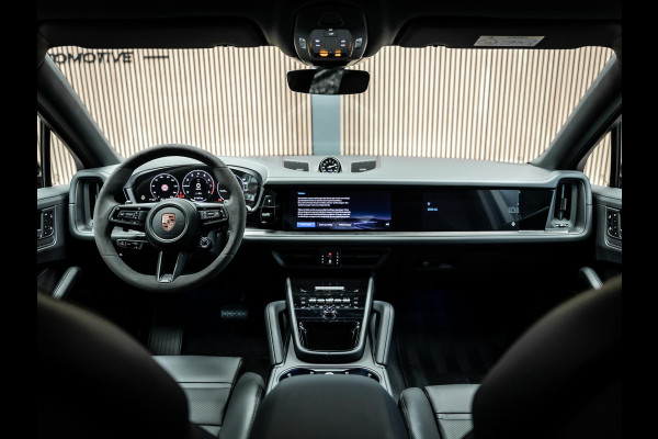 Porsche Cayenne Black edition Meestr. achteras / 22 inch / sportstoelen / 3e scherm / BOSE