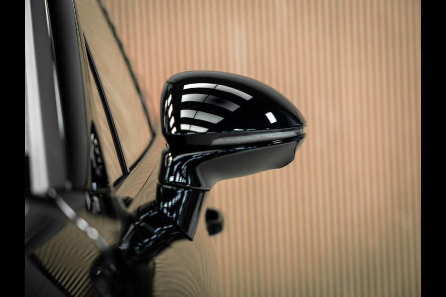 Porsche Cayenne Black edition Meestr. achteras / 22 inch / sportstoelen / 3e scherm / BOSE