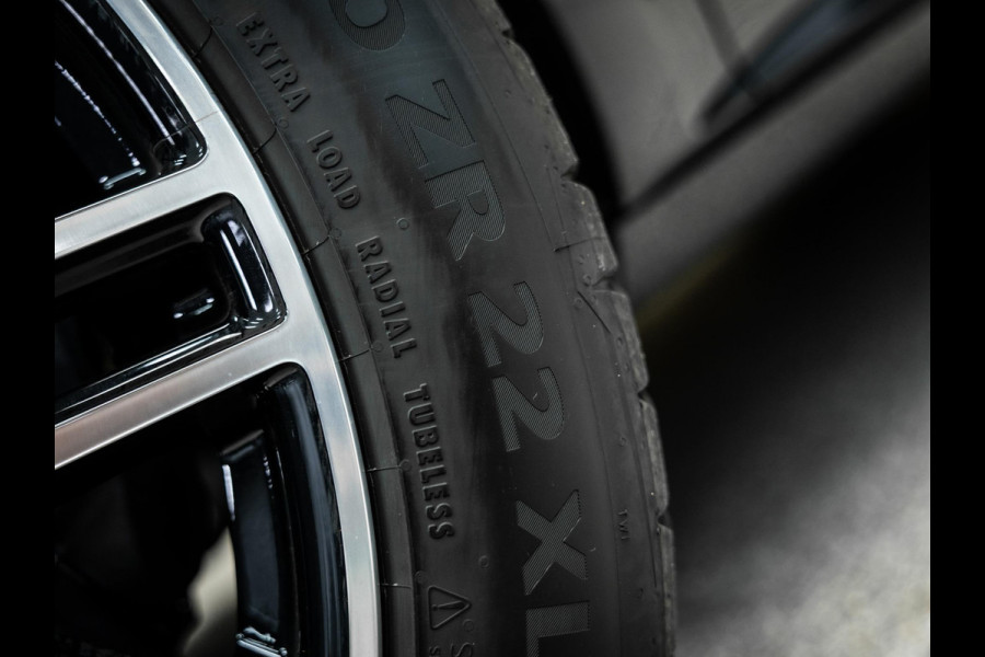 Porsche Cayenne Black edition Meestr. achteras / 22 inch / sportstoelen / 3e scherm / BOSE