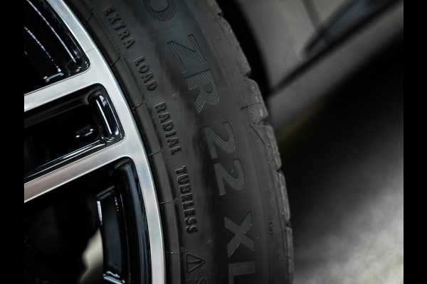Porsche Cayenne Black edition Meestr. achteras / 22 inch / sportstoelen / 3e scherm / BOSE