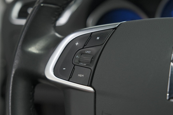 DS DS 4 PureTech 130 Performance Line | Camera | Dodehoekdetectie | Stoelmassage | Apple Carplay
