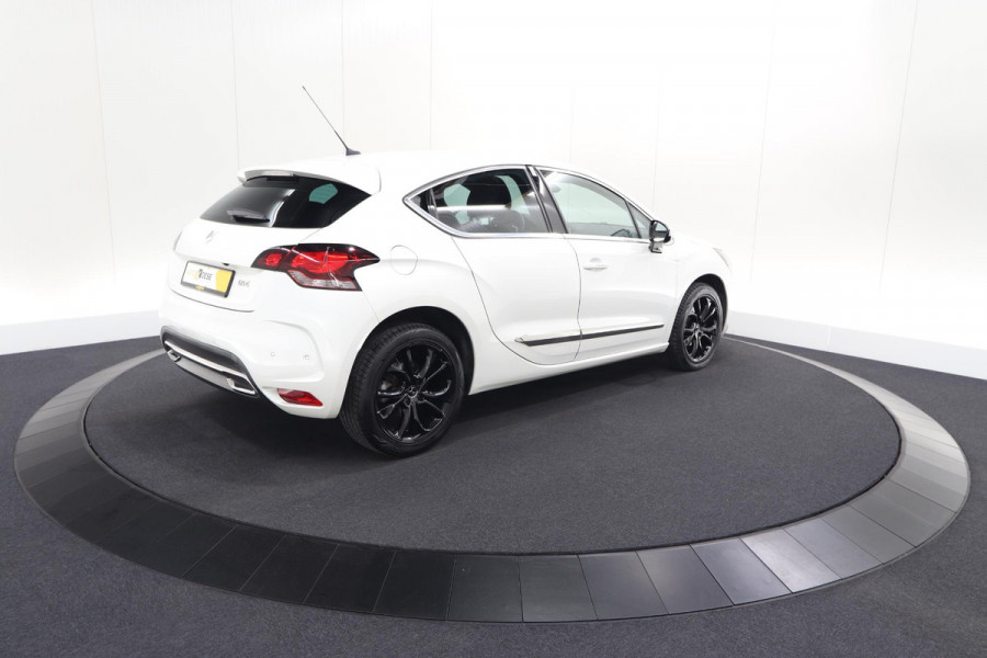 DS DS 4 PureTech 130 Performance Line | Camera | Dodehoekdetectie | Stoelmassage | Apple Carplay