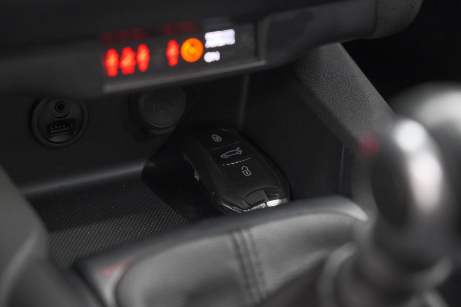 DS DS 4 PureTech 130 Performance Line | Camera | Dodehoekdetectie | Stoelmassage | Apple Carplay
