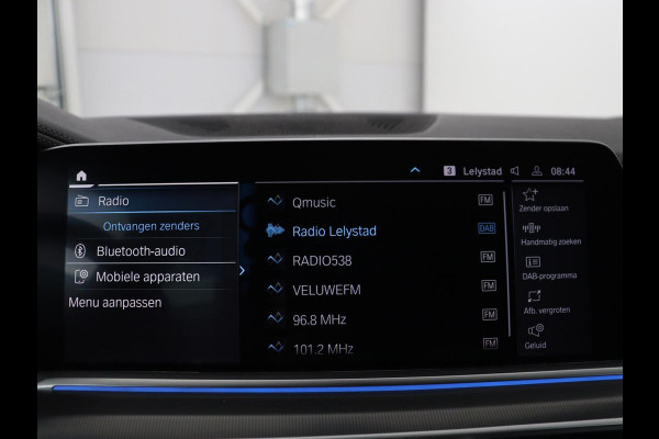 BMW X5 xDrive45e Executive M-sport | SOH 90.1% | Luchtvering | Elek. Trekhaak | Adaptive cruise | Memory | Camera | Carplay | Sfeerverlichting | Full LED | Getint glas | 20