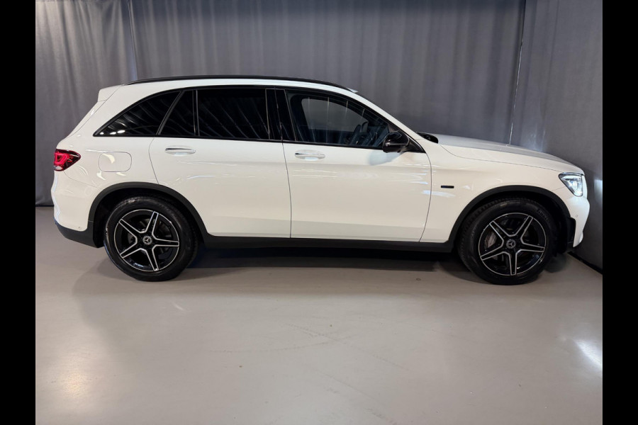 Mercedes-Benz GLC 300e 4MATIC AMG Line 19"/Luchtvering/Matrix LED/Keyless/Memory + stoelverwarming/Sfeerverlichting/Elektrische klep/Apple Carplay & Android Auto