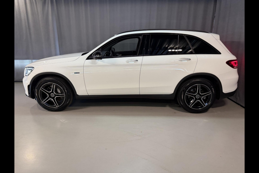 Mercedes-Benz GLC 300e 4MATIC AMG Line 19"/Luchtvering/Matrix LED/Keyless/Memory + stoelverwarming/Sfeerverlichting/Elektrische klep/Apple Carplay & Android Auto