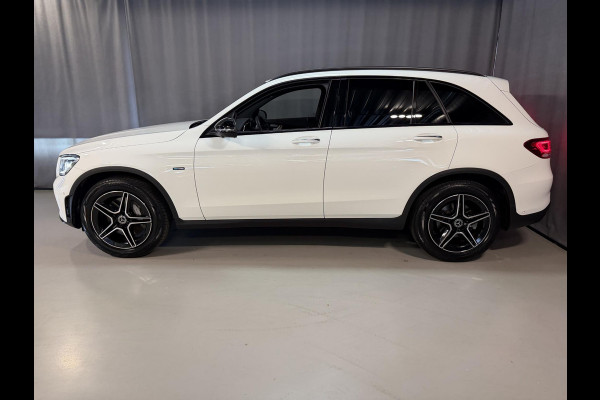 Mercedes-Benz GLC 300e 4MATIC AMG Line 19"/Luchtvering/Matrix LED/Keyless/Memory + stoelverwarming/Sfeerverlichting/Elektrische klep/Apple Carplay & Android Auto