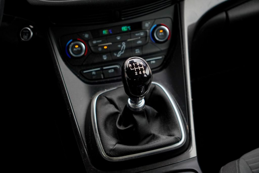 Ford C-MAX 1.5 Titanium / Trekhaak / Carplay / NL Auto / Dealeronderhoud / 4 Cilinder
