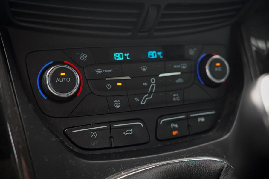 Ford C-MAX 1.5 Titanium / Trekhaak / Carplay / NL Auto / Dealeronderhoud / 4 Cilinder