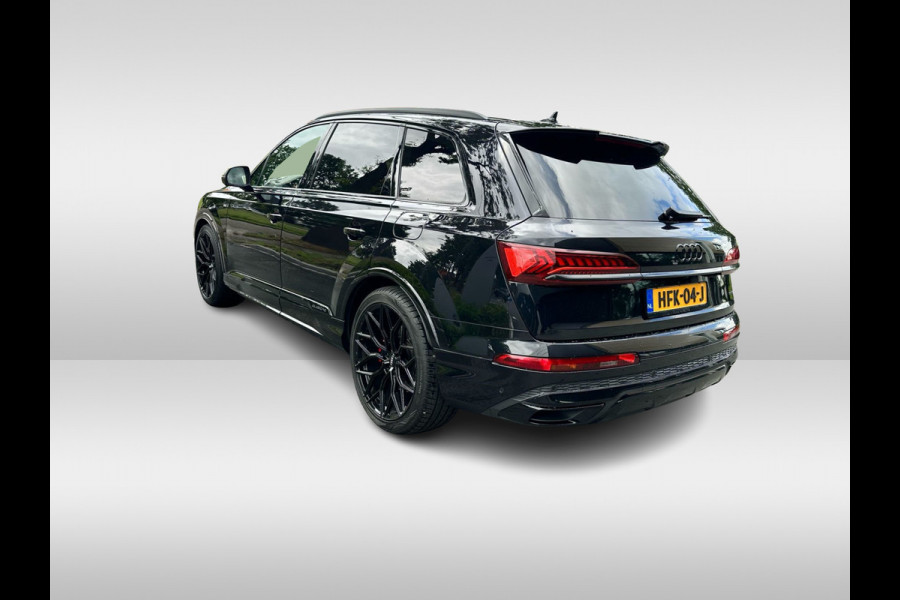 Audi Q7 60 TFSI e quattro Competition / Trekhaak / Panoramadak / 360Camera / Head-up / Softclose / Luchtvering / 22'' / Keyless / Matrix LED / Carbon intr. / Stoelventilatie+Verwarming / Stuurverwarming / Bose / Dodehoek / DAB /