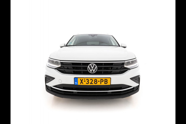Volkswagen Tiguan 1.5 TSI Life Business Mild-Hybrid (INCL-BTW) Aut. *FULL-LED | ERGONOMIC-SPORTSEATS | KEYLESS | DAB | CARPLAY | ADAPTIVE-CRUISE | PRIVACY-GLASS | NAVI-FULLMAP | DIGI-COCKPIT | SHIFTPADDLES | ECC | HEATED-SEATS | PDC | TOWBAR |