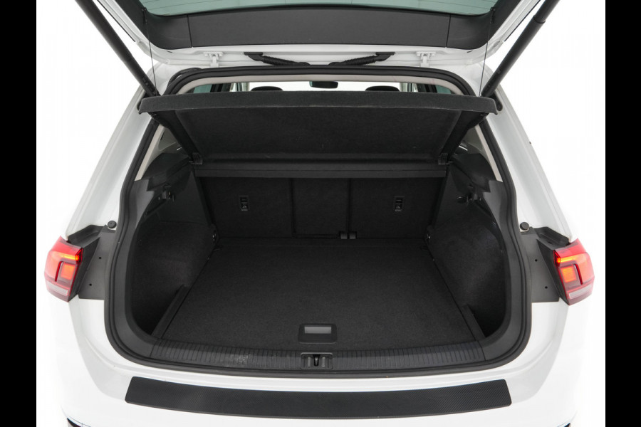 Volkswagen Tiguan 1.5 TSI Life Business Mild-Hybrid (INCL-BTW) Aut. *FULL-LED | ERGONOMIC-SPORTSEATS | KEYLESS | DAB | CARPLAY | ADAPTIVE-CRUISE | PRIVACY-GLASS | NAVI-FULLMAP | DIGI-COCKPIT | SHIFTPADDLES | ECC | HEATED-SEATS | PDC | TOWBAR |