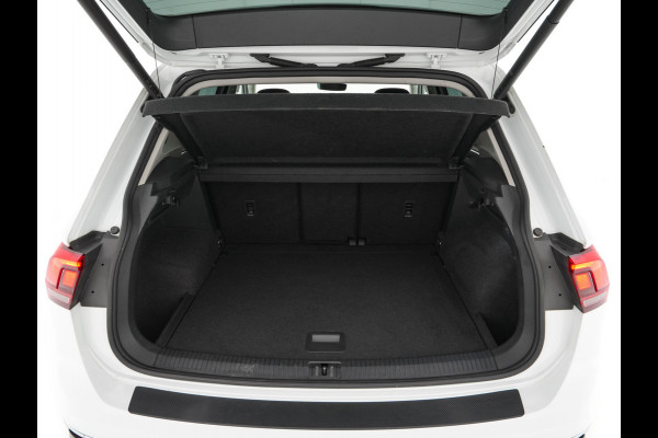 Volkswagen Tiguan 1.5 TSI Life Business Mild-Hybrid (INCL-BTW) Aut. *FULL-LED | ERGONOMIC-SPORTSEATS | KEYLESS | DAB | CARPLAY | ADAPTIVE-CRUISE | PRIVACY-GLASS | NAVI-FULLMAP | DIGI-COCKPIT | SHIFTPADDLES | ECC | HEATED-SEATS | PDC | TOWBAR |