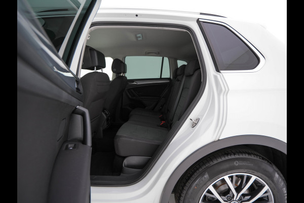 Volkswagen Tiguan 1.5 TSI Life Business Mild-Hybrid (INCL-BTW) Aut. *FULL-LED | ERGONOMIC-SPORTSEATS | KEYLESS | DAB | CARPLAY | ADAPTIVE-CRUISE | PRIVACY-GLASS | NAVI-FULLMAP | DIGI-COCKPIT | SHIFTPADDLES | ECC | HEATED-SEATS | PDC | TOWBAR |
