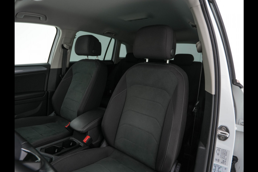 Volkswagen Tiguan 1.5 TSI Life Business Mild-Hybrid (INCL-BTW) Aut. *FULL-LED | ERGONOMIC-SPORTSEATS | KEYLESS | DAB | CARPLAY | ADAPTIVE-CRUISE | PRIVACY-GLASS | NAVI-FULLMAP | DIGI-COCKPIT | SHIFTPADDLES | ECC | HEATED-SEATS | PDC | TOWBAR |