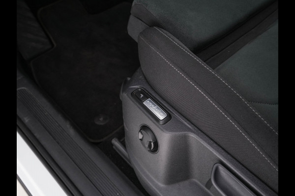 Volkswagen Tiguan 1.5 TSI Life Business Mild-Hybrid (INCL-BTW) Aut. *FULL-LED | ERGONOMIC-SPORTSEATS | KEYLESS | DAB | CARPLAY | ADAPTIVE-CRUISE | PRIVACY-GLASS | NAVI-FULLMAP | DIGI-COCKPIT | SHIFTPADDLES | ECC | HEATED-SEATS | PDC | TOWBAR |